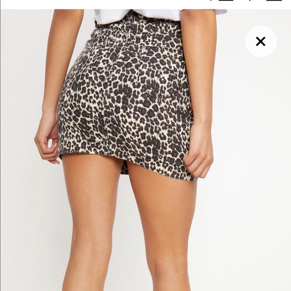 Pretty Little Thing - Leopard Print Denim Skirt - Picture 2 of 3